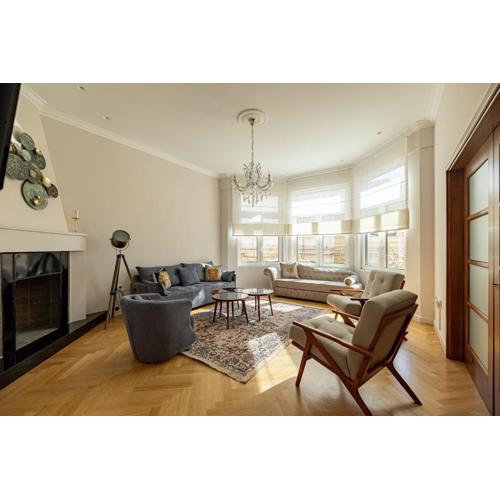 Kolonaki Chic Haven - A Downtown Retreat