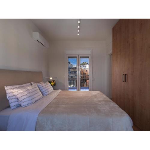 KOLONAKI COZY PENTHOUSE