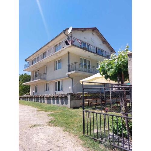 Krimski Guest House and Bungalows