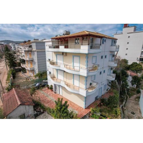 Kristal Apartments