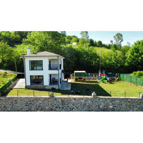 Küre Dağları Manzaralı Şömineli ve Bahçeli Villa