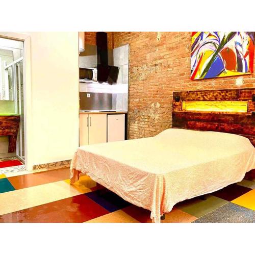 L1 Estudio nuevo! Al lado del metro en Sants