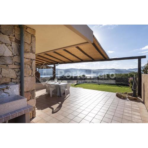 L301 - Bilocale caposchiera con giardino e vista sulla spiaggia di Porto Mannu