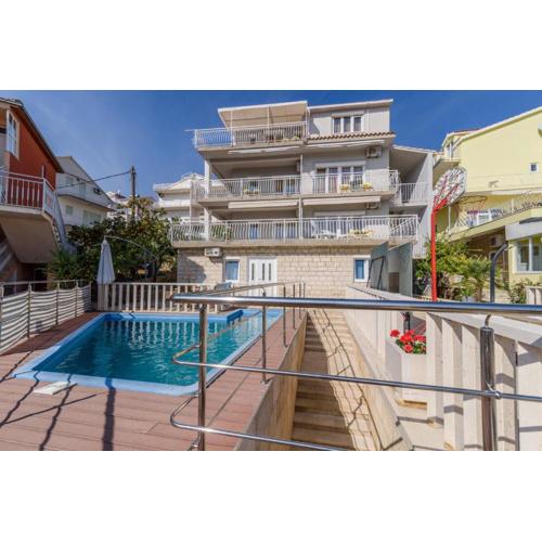 La Bodega Apartments