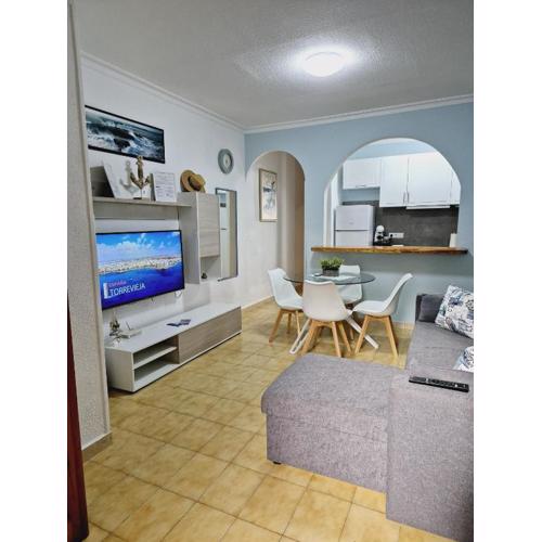La Casa de Verónica - Serene Apartment with Shared Pool, Steps from the Beach