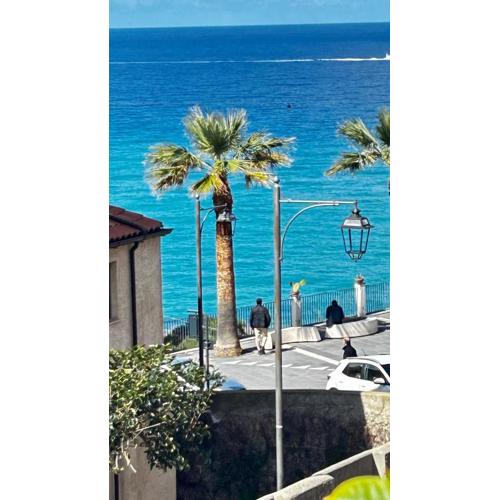 La casa sulle mura di Tropea vista mare