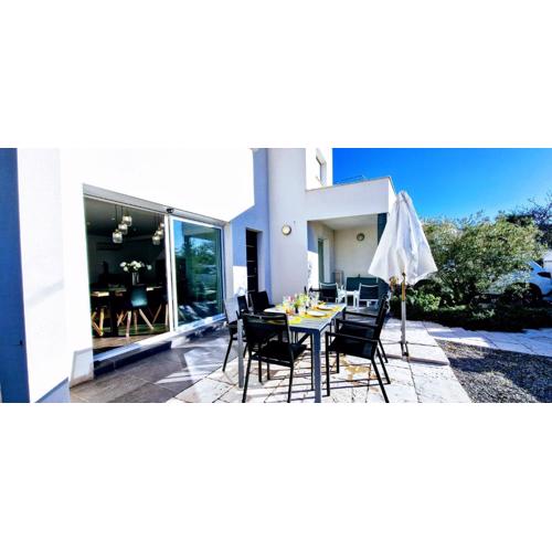 LA CATALANE, Villa Contemporaine en Bord de Mer et Climatisée