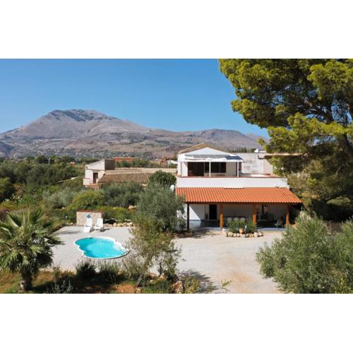 La Giara - Villa with Swimming Pool and Parking