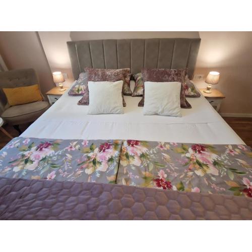La-La Rooms