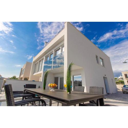 L&A Luxury Villa