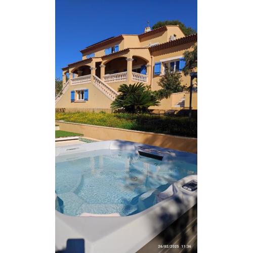 La Maison Bleue