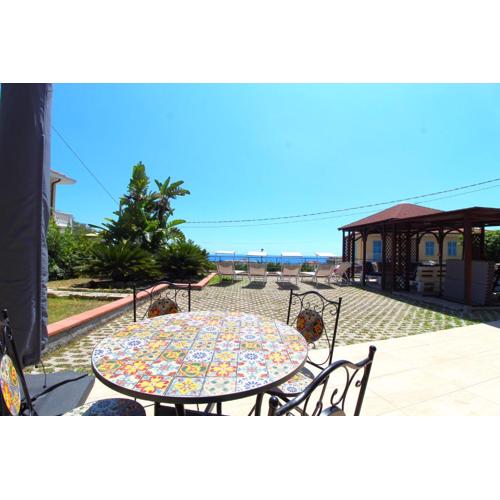 La Pace, il Sole, il Mare - Sanremo Casa Indipendente vista mare, posto auto privato, ampio spazio esterno attrezzato, a pochi minuti dalle spiagge