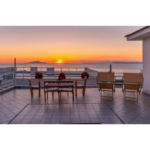 La Perla Blu - De Vivo Realty