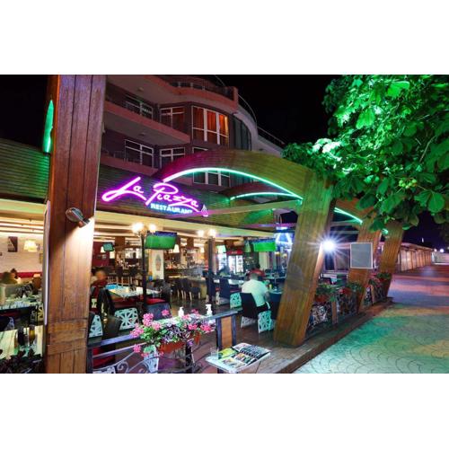 La Piazza Family Hotel