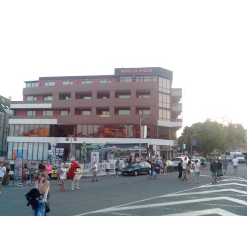 La Piazza Primorsko Rooms & Apartments