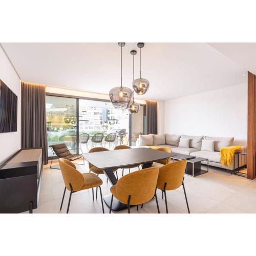 La Quinta 3 Bedroom Ultra Modern Apartment with Private Hot Tub