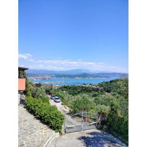 LA STANZA SUL GOLFO DEI POETI