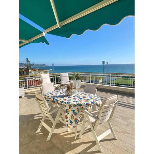 La terrazza nel blu