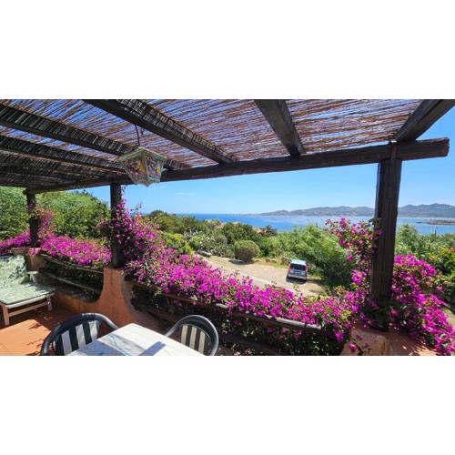 LA TERRAZZA SUL MARE - panoramic cottage overlooking sea and Caprera island in a quiet residential area - 150 mt from the sea