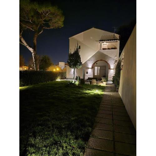 La Villa apartments Tinaia - Excellent for Sardegna & Corsica - 6-8 beds - Private parking included with camera