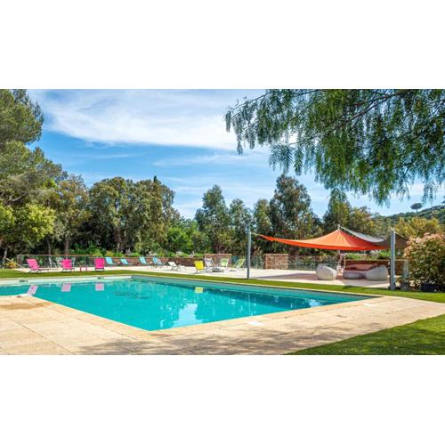 La villa Roméo, piscine et spa