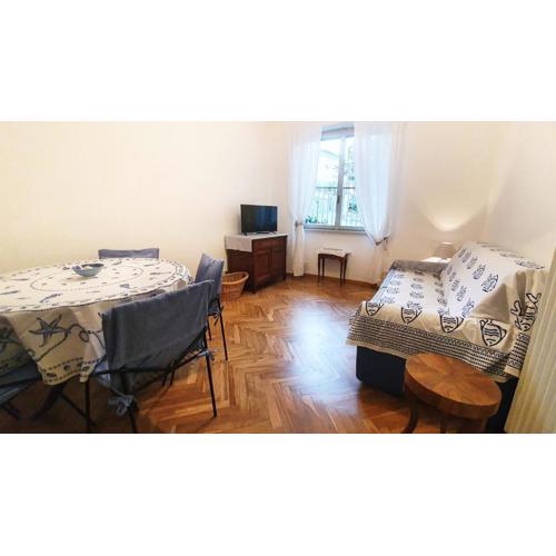 La Viola, 70 sqm, 1bedroom,1 bathroom, Air Conditioning, WiFi, at 5 min from beach and train Station in Rapallo