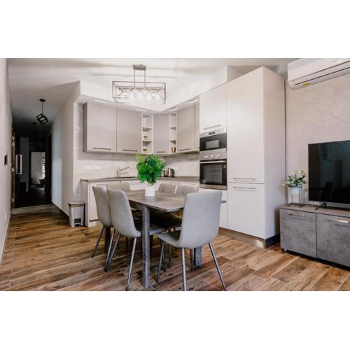 LA88 Bayview Apartment I