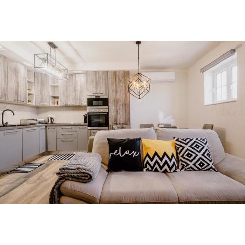 LA88 Bayview Apartment II