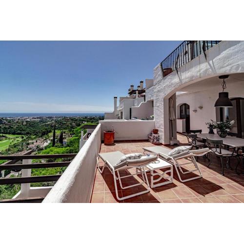 LAG - Spacious townhouse with private jacuzzi and