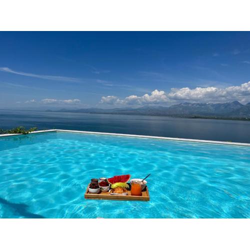 Lake Breeze Villa with a Pool & Magnificent Views
