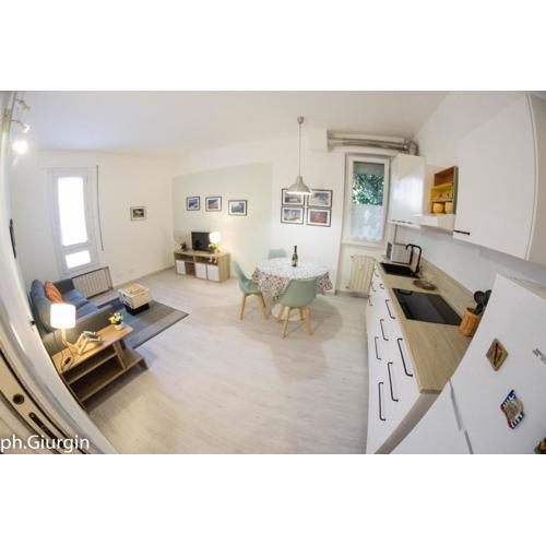 Lake Haven, cosy suite just steps from lake, newly-renovated!