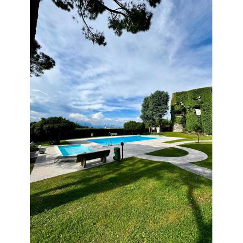 Lake view residence with 2 swimming pools Desenzano