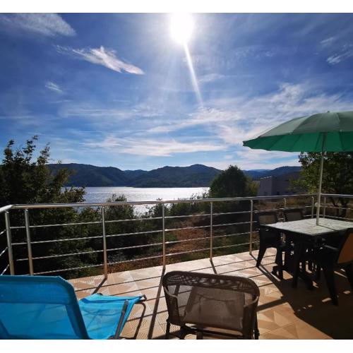 Lakeview Estate Chalet