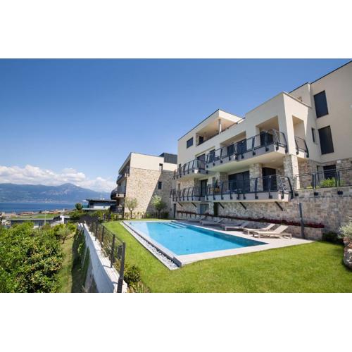 Lakeview luxury suite in Torri