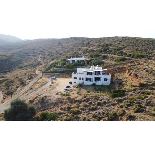 LALAROUS Studios & Apartments