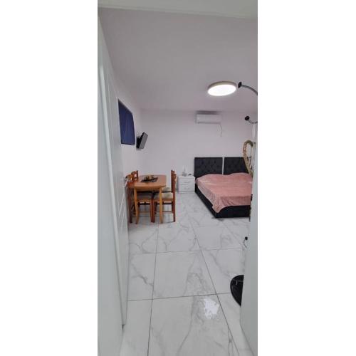 Lalas Apartments