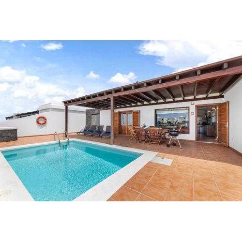 Lanzarote Villa 3 Islands - Pool Heated