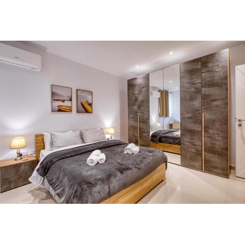 Large 3 Bedroom Flat, Central Location, Pool Table, Fully Equipped