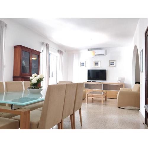 Large apartment close to rocky beach MCRE1-1