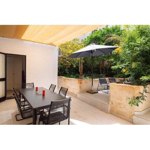 Large Home with Private Garden