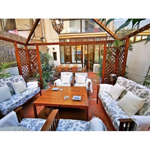 Large patio 4 bedrooms 4 bathrooms of which 3 en-suite
