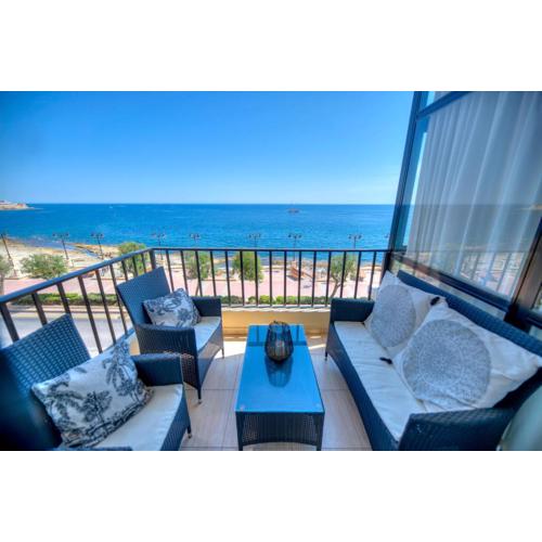 Large seafront 3 bedroom apartment in the heart of Sliema - MMAI1-2
