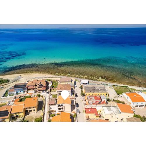 Large seaside apartment with patio in Lu Bagnu
