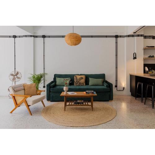 Large, stylish & super central studio