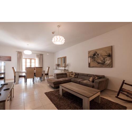Larger than usual 3BD Apartment