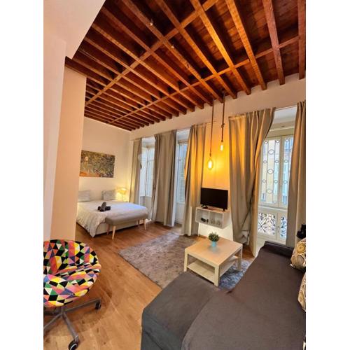 Larios Deluxe Studio
