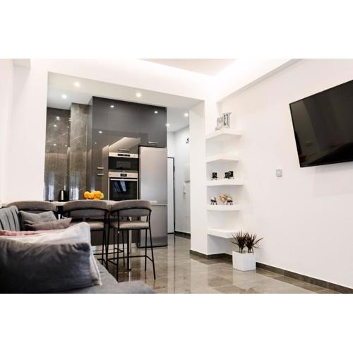 Larissa Railway &Metro station apartment