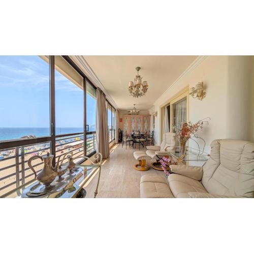 LAS ARENAS beachfront apartment