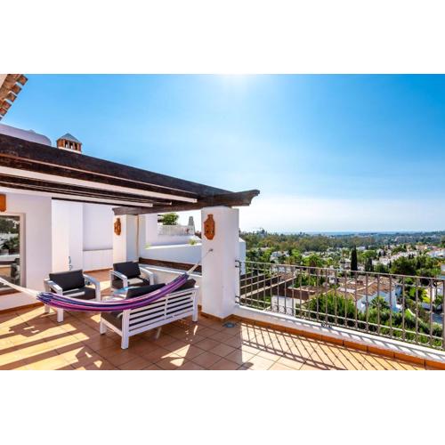 Las Tortugas Marbella - Luxury Penthouse with Sea Views & Jacuzzi