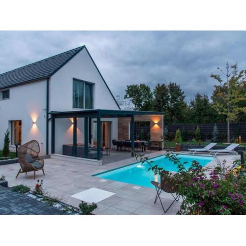 LasttMinuteBooking - Friendly Holiday Home with BBQ & Pool